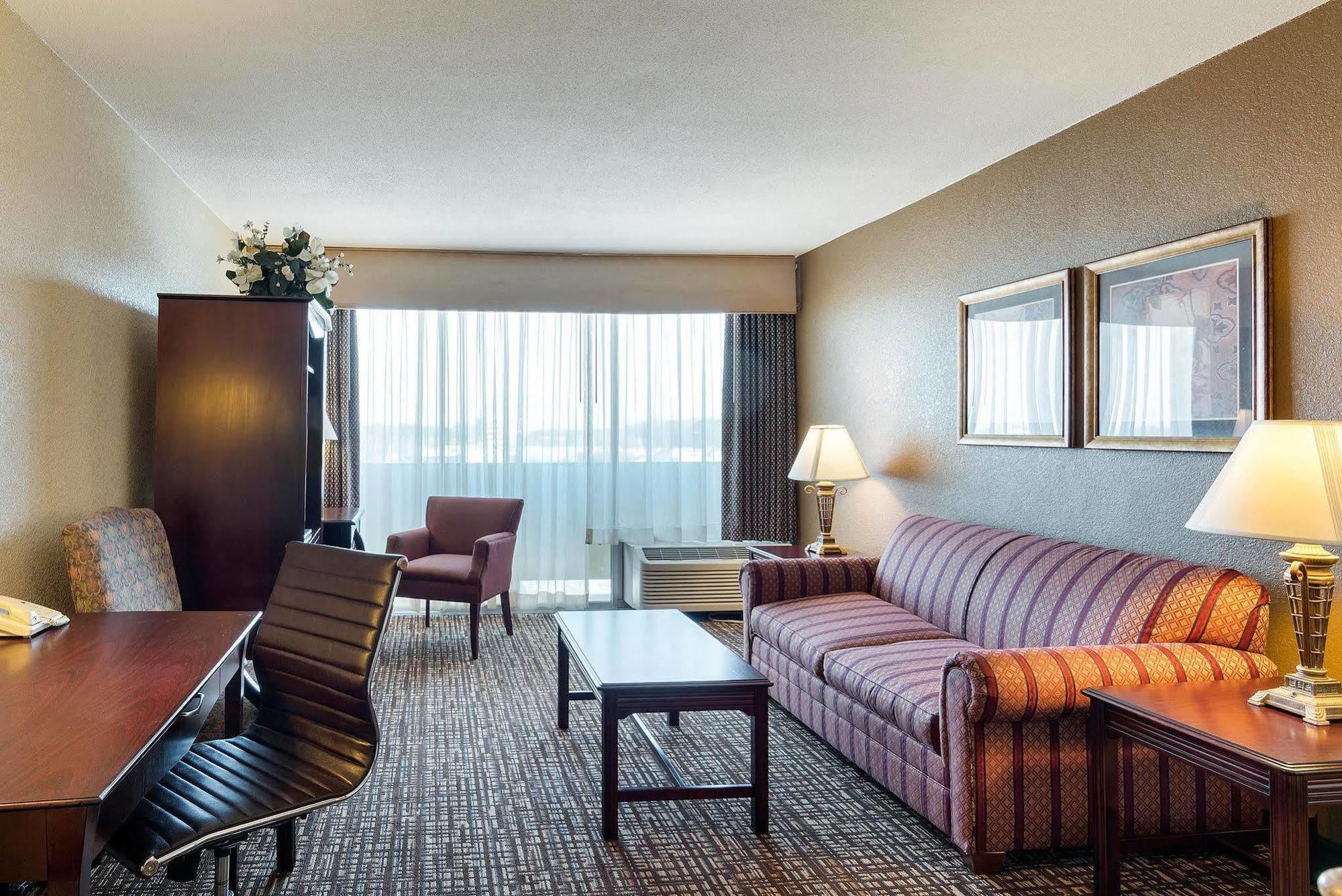 Quality Inn Near Hampton Coliseum Exterior foto